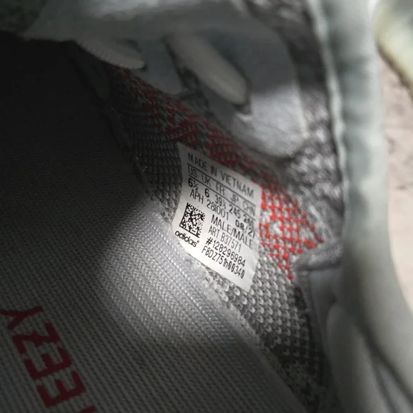 Adidas Yeezy Boost 350 V2 Sneakers 💗RESERVED💗 - Picture 4 of 5